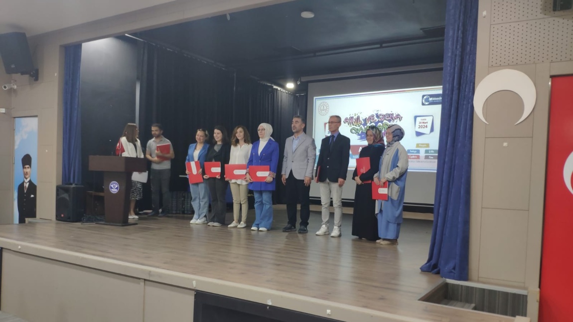 Türkiye Akıl ve Zeka Oyunları Turnuvasında Dereceye Giren Öğrencimiz Ödülünü Aldı.